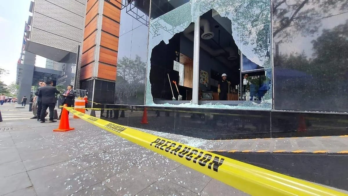 Chaos and Vandalism: Labor Day Marches in Mexico City Leave Destruction and Tension in Downtown