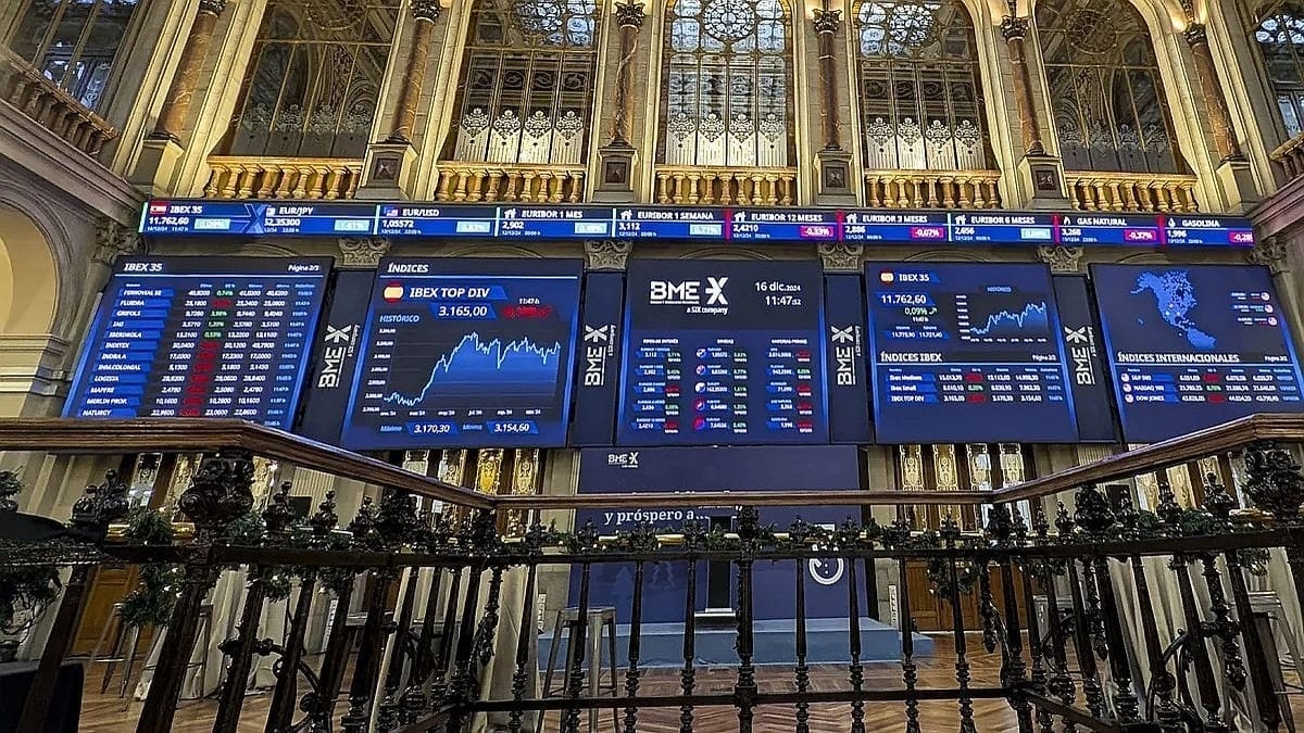 Европейские рынки открываются осторожным ростом: FTSE, DAX и CAC демонстрируют позитивную динамику, а доллар укрепляется.