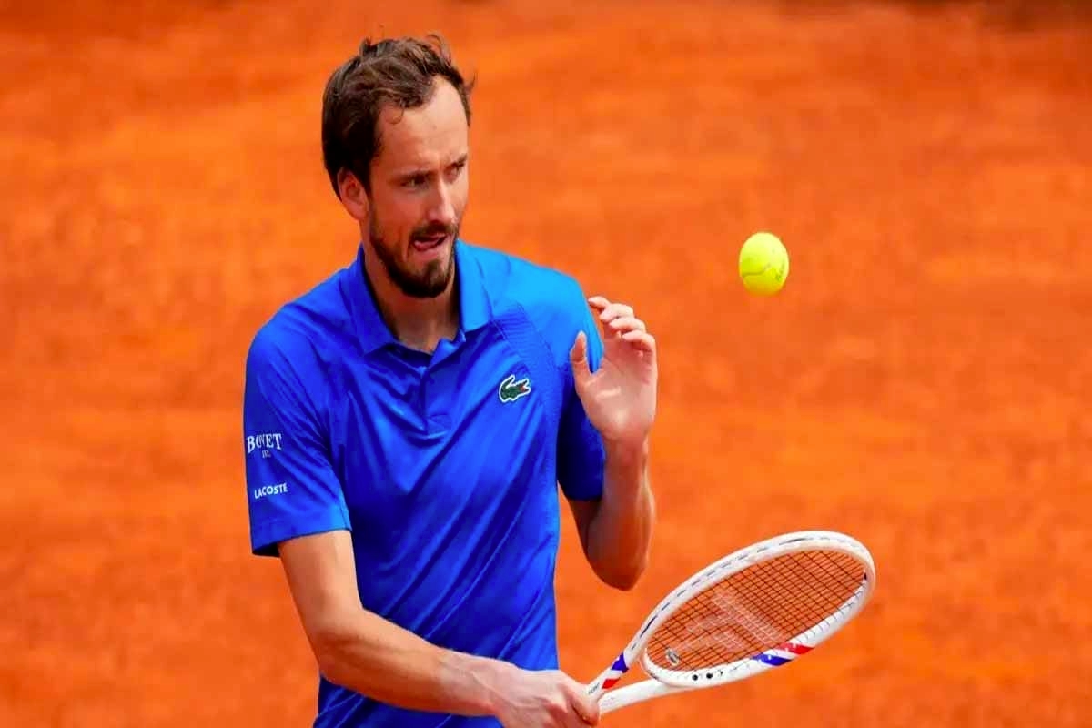 ¡ESCÁNDALO EN ROMA! Medvedev estalla contra hinchas italianos y su partido se suspende en pleno Match Point de Musetti