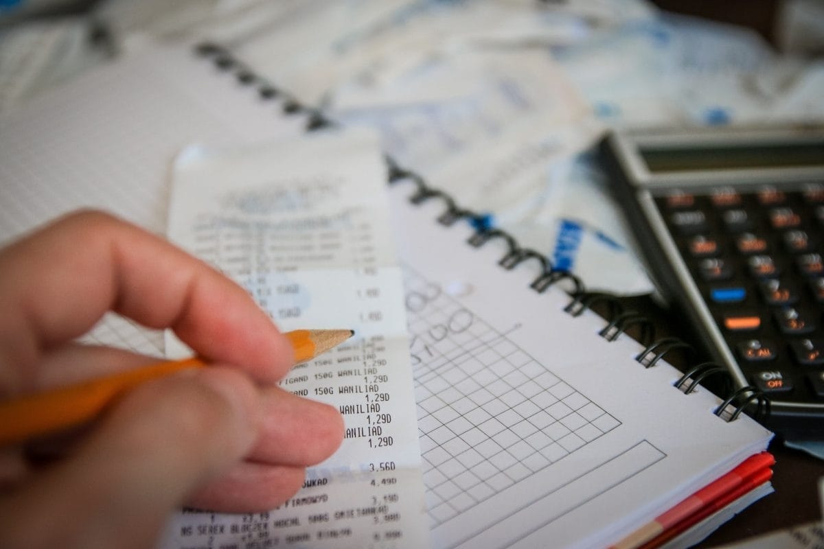 Debt suffocates families: Record figure