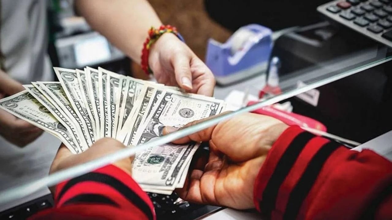 Famílias mexicanas recebem menos dólares: remessas caem 4,7% em julho