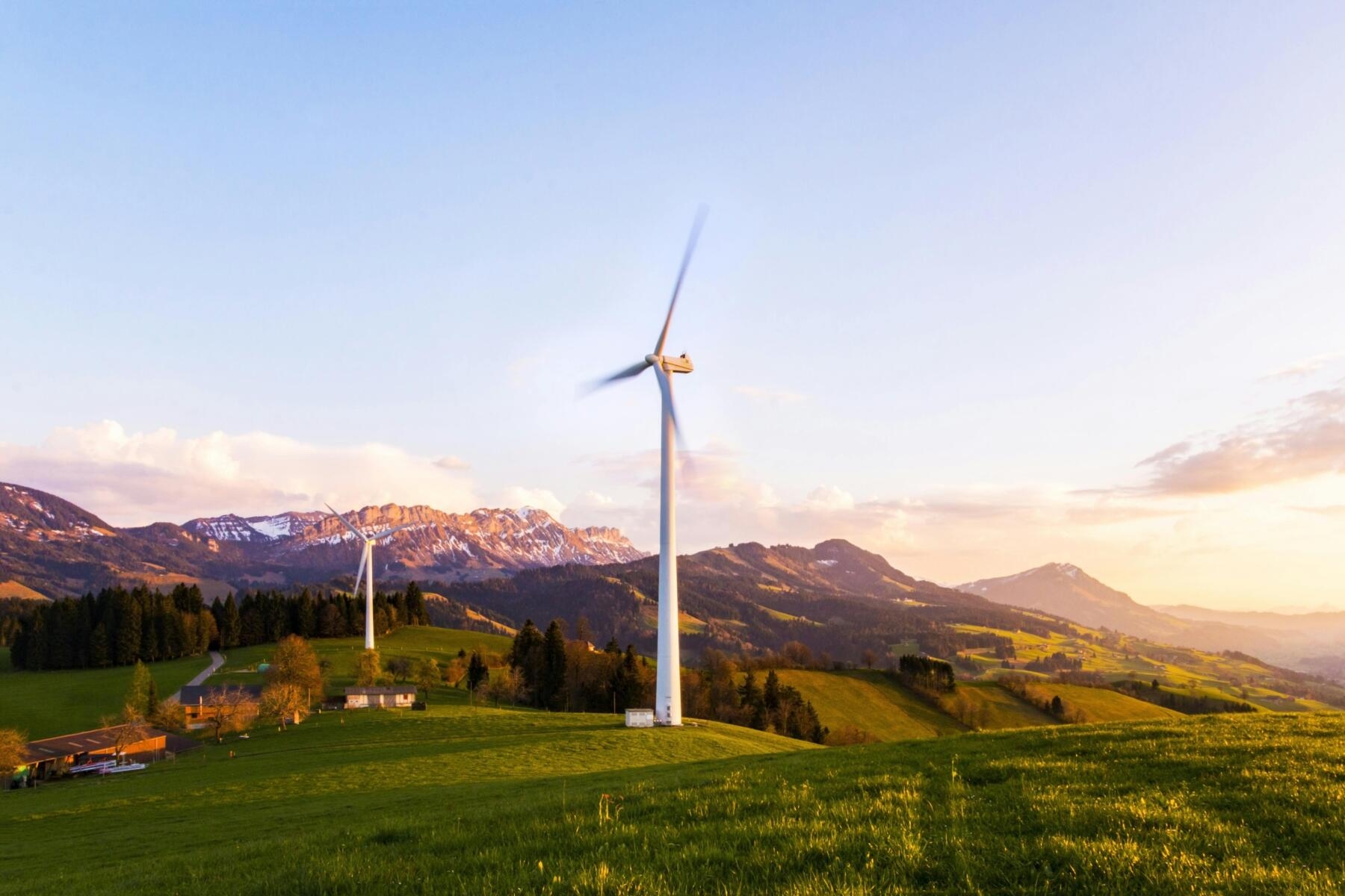 Renewables and technology are driving the recovery of sustainable investments