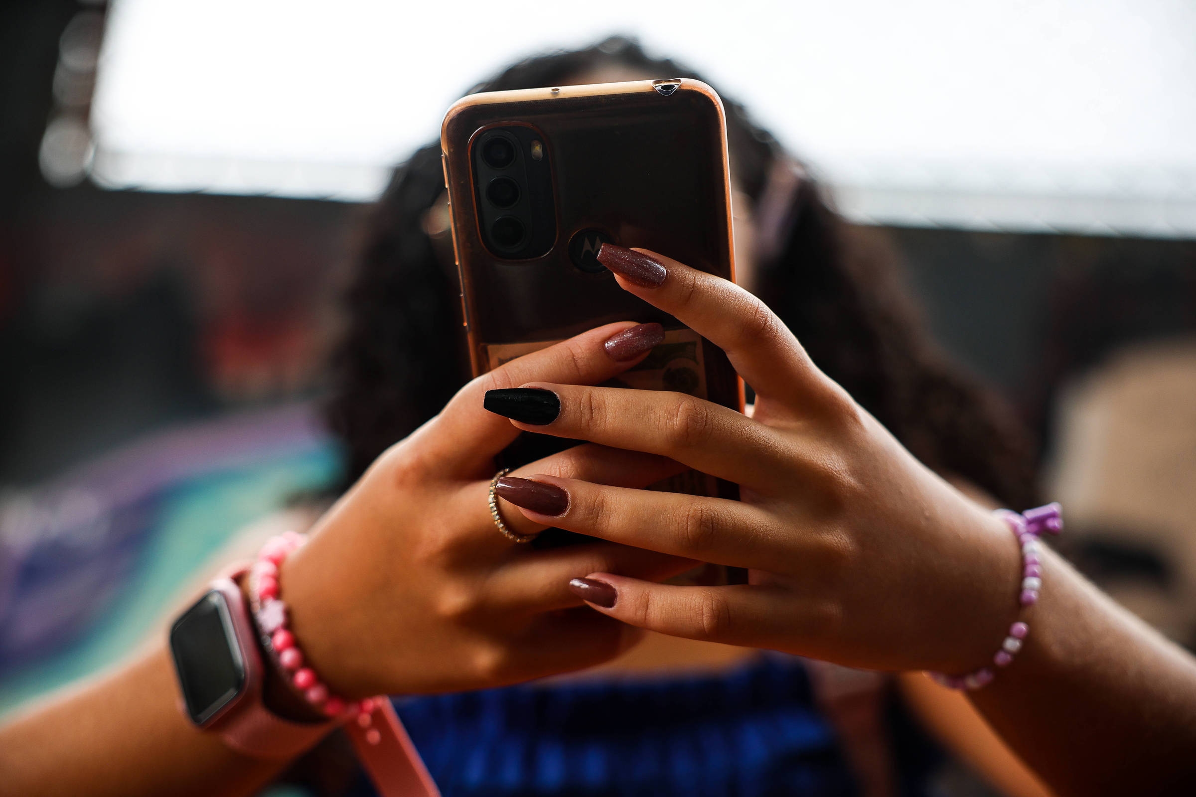 Financiële instellingen mogen volgens de rechtbanken geen mobiele telefoons blokkeren vanwege wanbetalingen