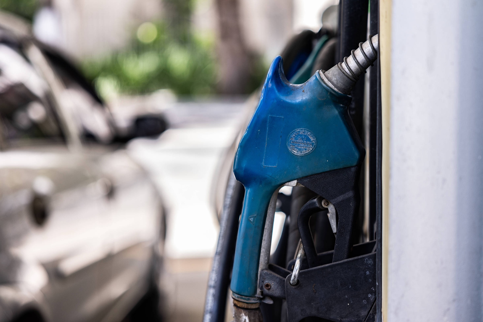 El precio de la gasolina en los surtidores cae menos de la mitad de lo esperado por Petrobras