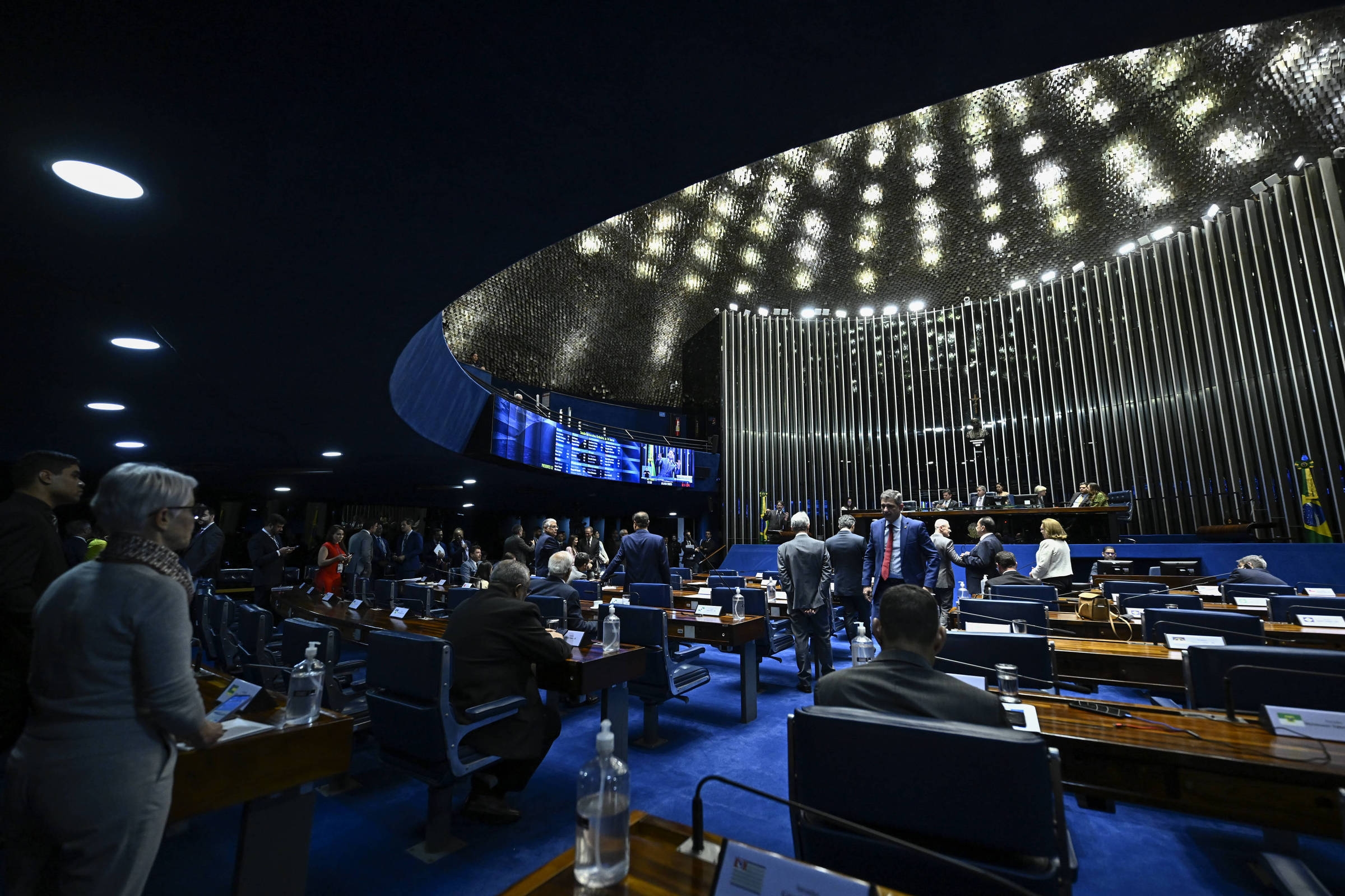 Senadores têm mais verbas em emendas do que 44% das cidades brasileiras