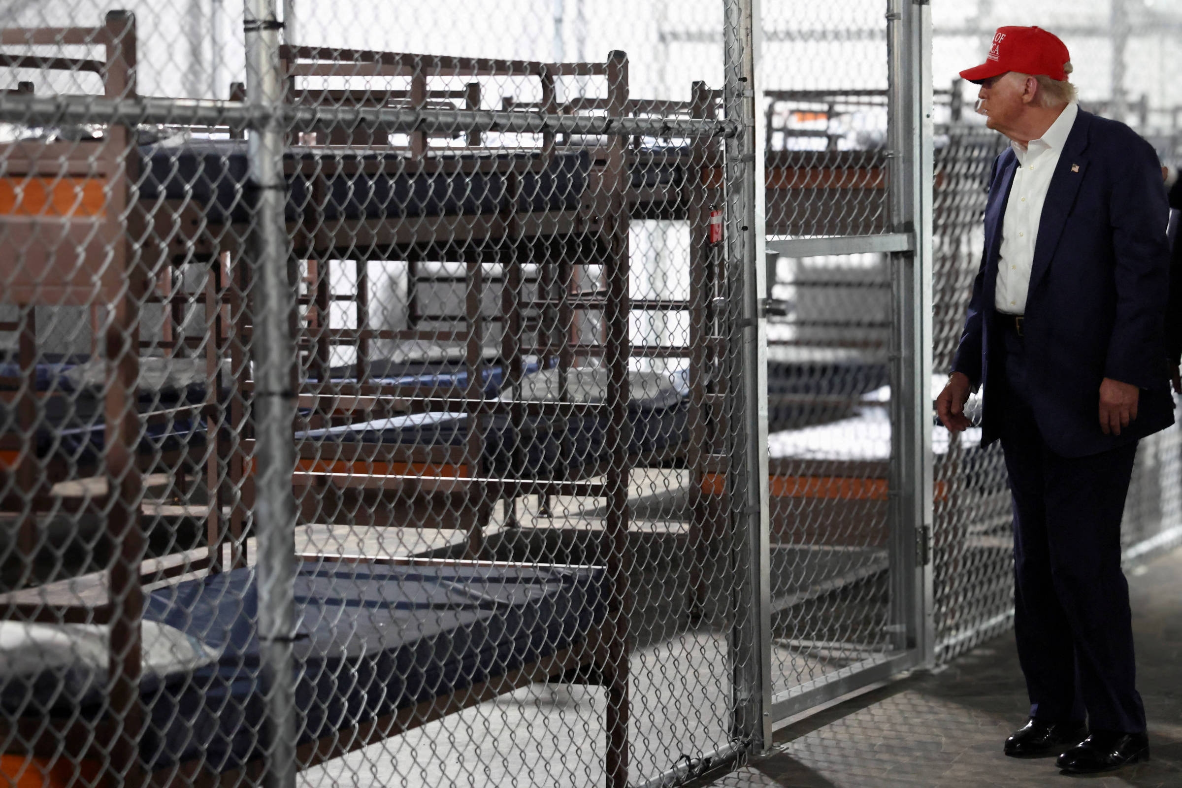 Mosquitos, inundaciones y huracanes son amenazas en el 'Alcatraz de los caimanes', una prisión para inmigrantes en EE.UU.