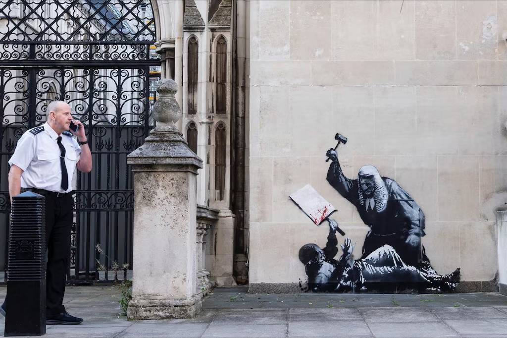 Nova arte de Banksy aparece em Londres após repressão ao grupo Ação Palestina