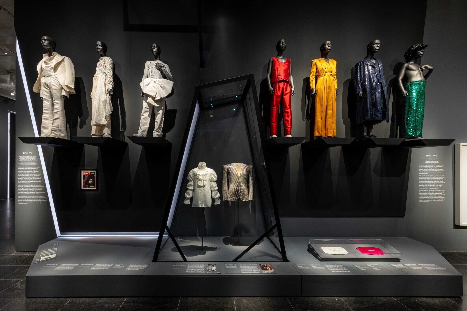 La exposición “Superfine: Tailoring Black Style” del Museo Metropolitano de Arte destaca la humanidad en la moda.