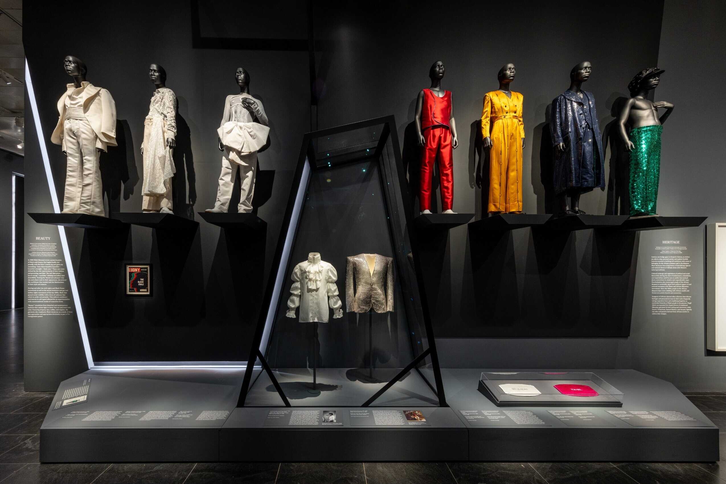 La exposición “Superfine: Tailoring Black Style” del Museo Metropolitano de Arte destaca la humanidad en la moda.