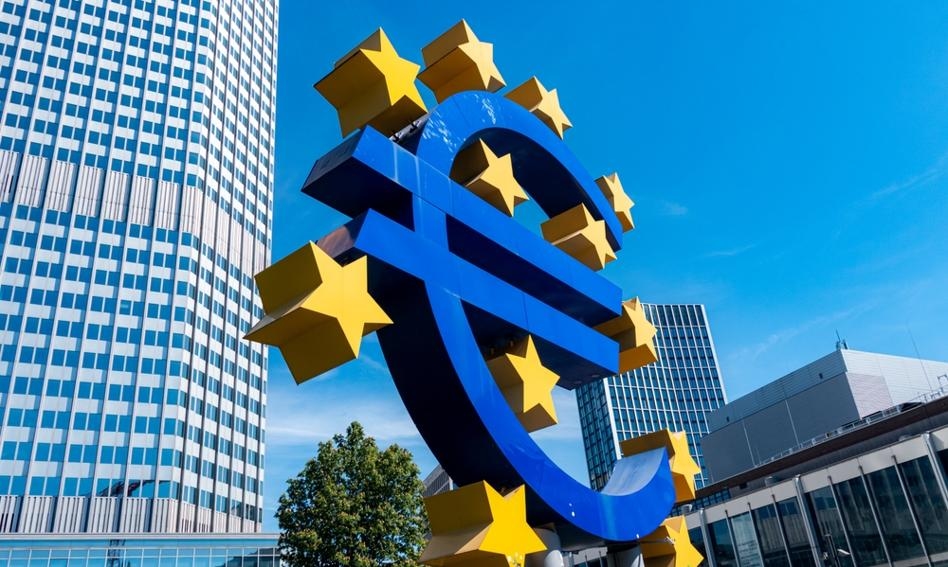 Nawrocki says no to the euro. Kuczyński: The economy isn't ready anyway.