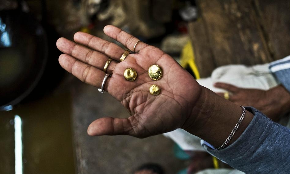 El mayor productor de oro de África está tomando medidas enérgicas contra el contrabando y ofrece a los denunciantes un porcentaje del oro confiscado.