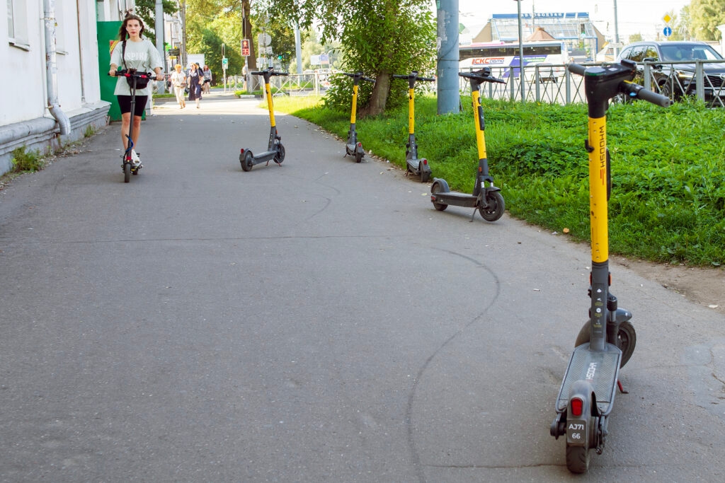 Velikij Novgorod sta preparando dei cambiamenti per le attività che offrono il noleggio di scooter elettrici.