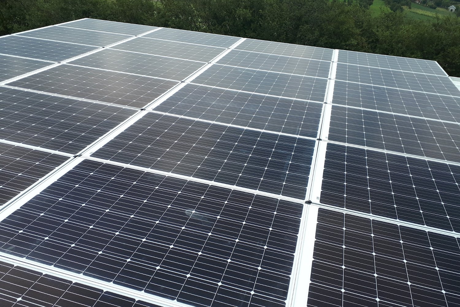 EUA supostamente encontram dispositivos de comunicação não autorizados em tecnologia solar fabricada na China
