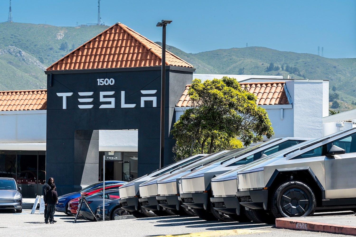 Dopo che i dipendenti Tesla hanno firmato una lettera per chiedere a Elon Musk di dimettersi, almeno uno è stato licenziato