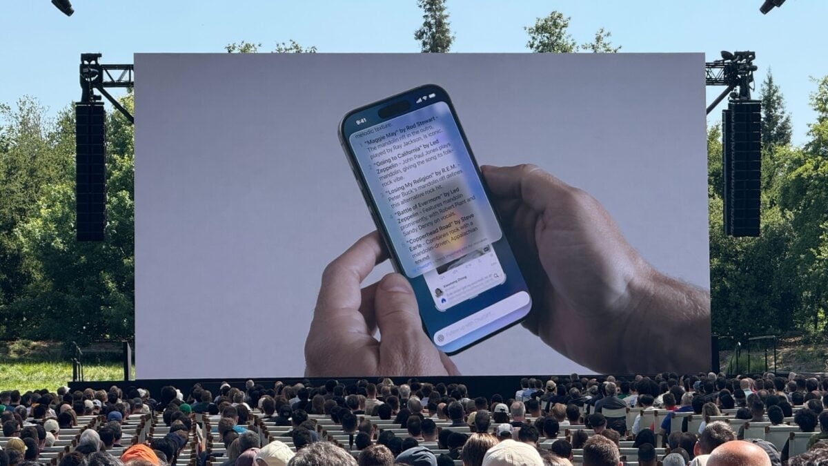 Apple Intelligence Can Now Creep on Your iPhone Screen