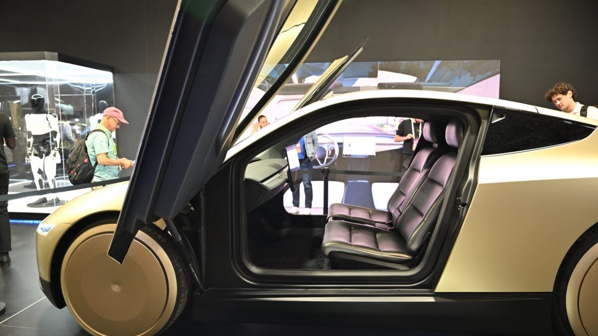 Tesla’s $100 Billion Robotaxi Rally