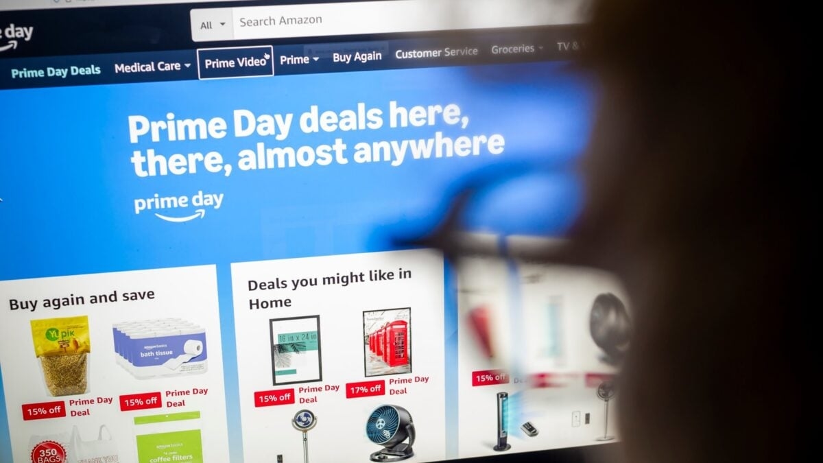 Administracja Trumpa pozywa Amazon za wciąganie ludzi w oszukańcze nakłanianie do subskrypcji Prime. Oto, jak to może wpłynąć na Ciebie