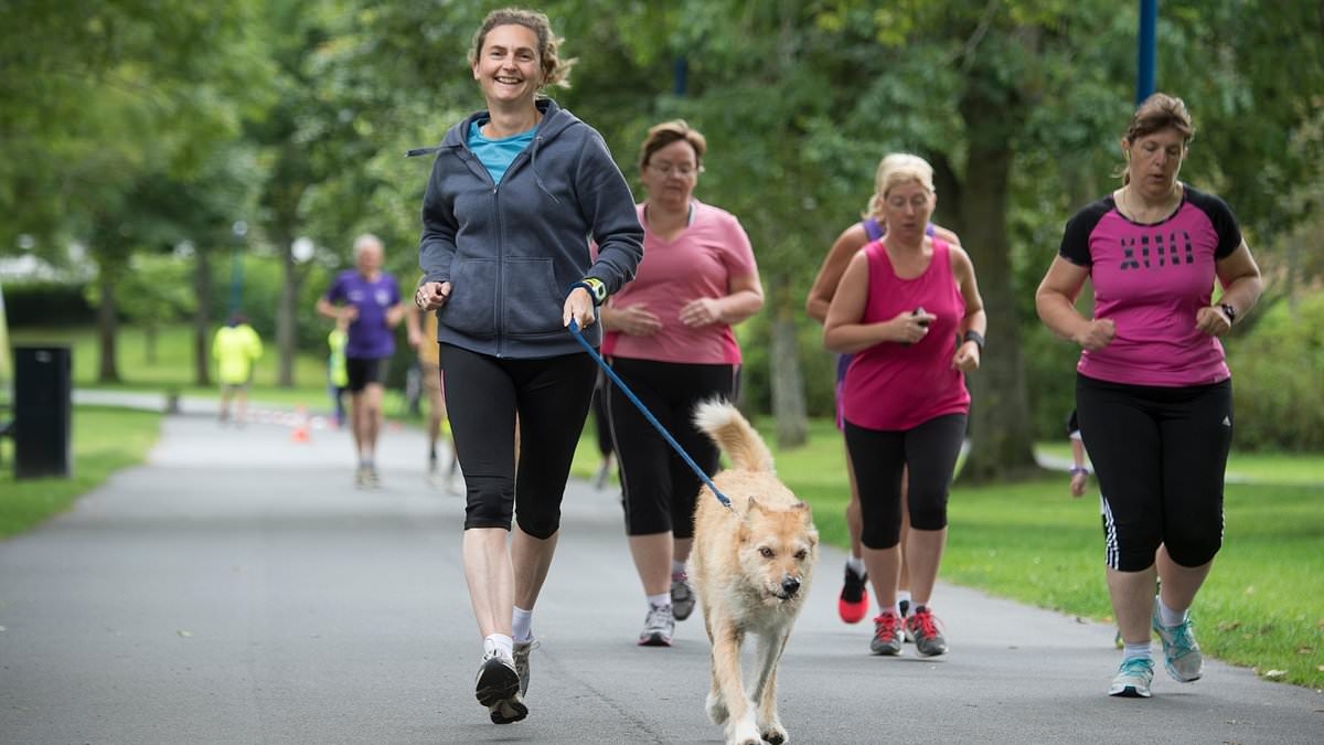 Los organizadores afirman que los médicos de cabecera deberían prescribir la actividad de Parkrun para aliviar la presión sobre los servicios del NHS