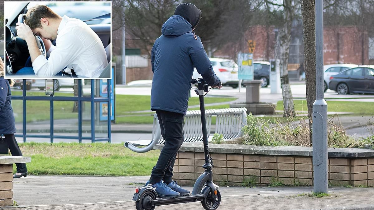 Rijden op een e-scooter kan de autoverzekeringskosten met £ 1.000 laten stijgen voordat u uw rijbewijs hebt gehaald, waarschuwen experts