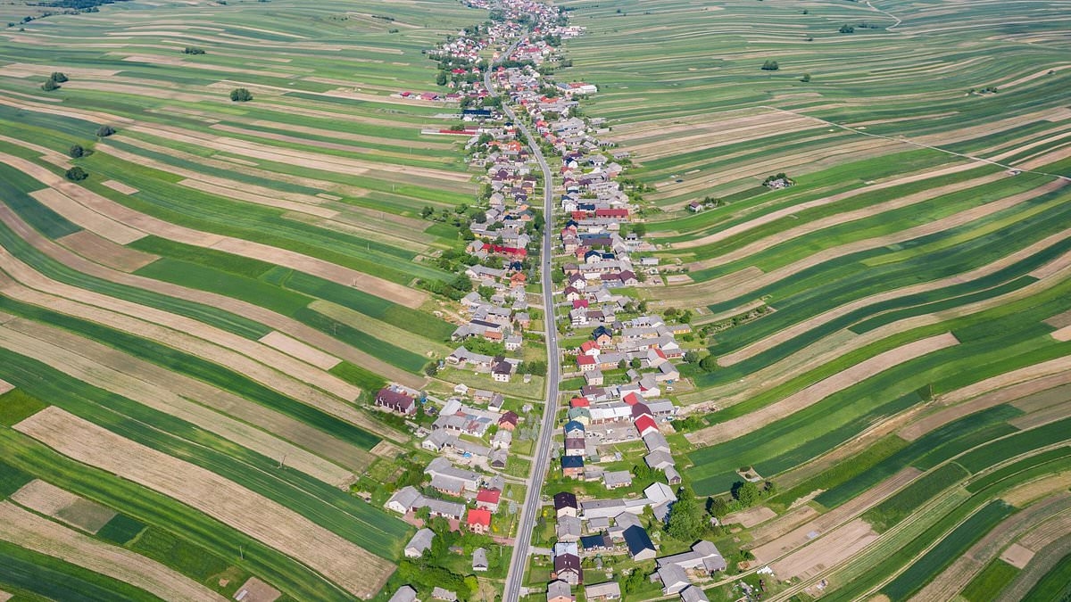 Im einzigartigen europäischen Dorf, in dem alle 6.000 Einwohner in derselben Straße leben