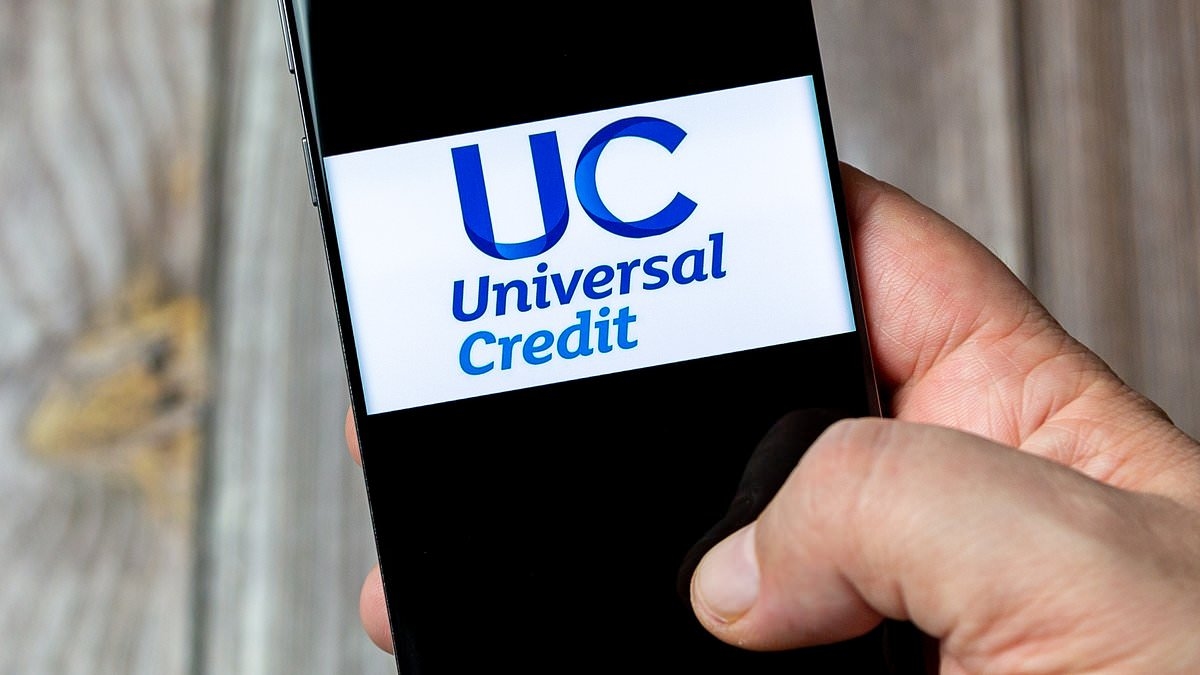 How do personal pension contributions affect what Universal Credit I receive? STEVE WEBB replies