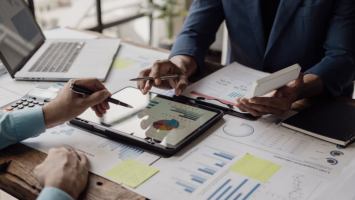 So testen und bewerten wir Anlageplattformen