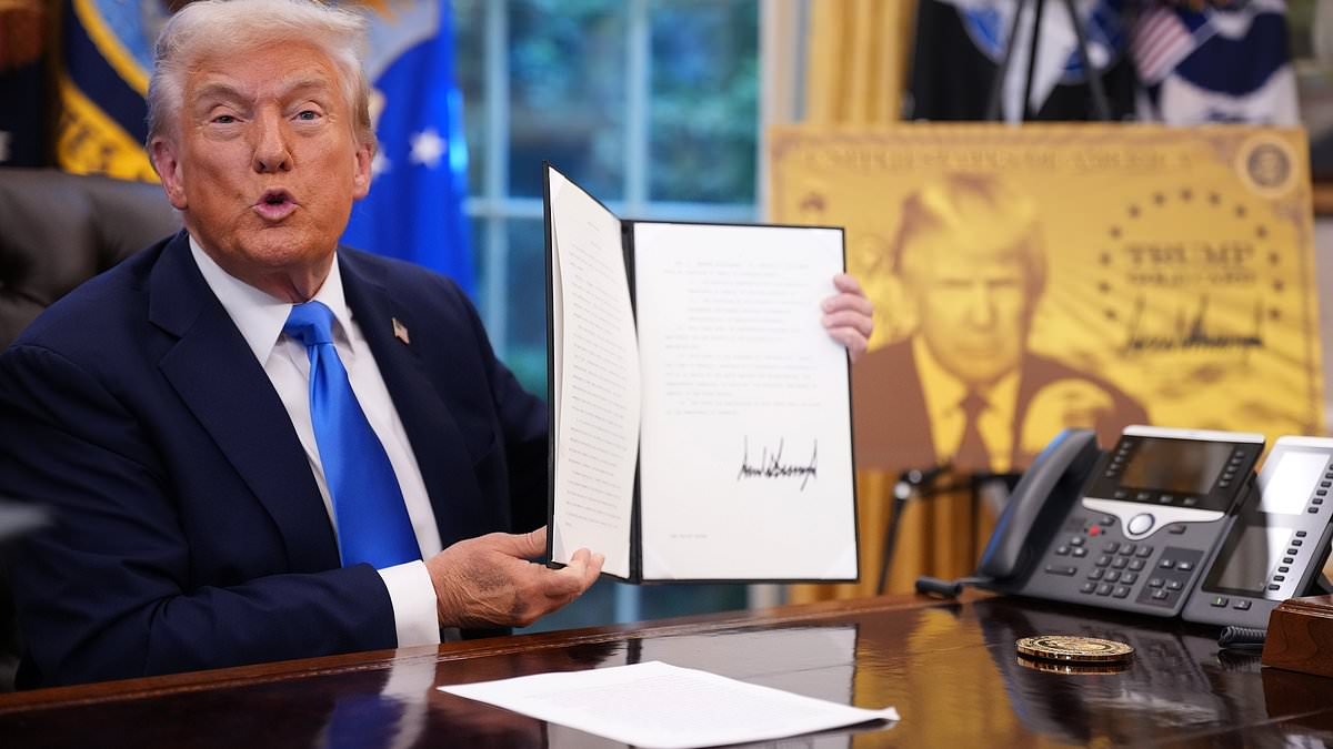 Analistler, Trump'ın vasıflı işçiler için 100 bin dolarlık vize ücretinin ABD'yi resesyon riskine soktuğu konusunda uyarıyor
