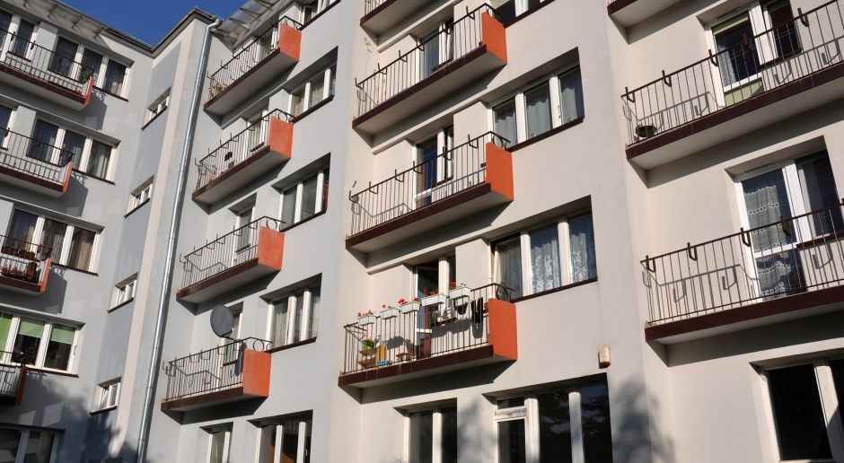 Er geldt een streng verbod op balkons in appartementencomplexen. Overtredingen leiden tot zware straffen.