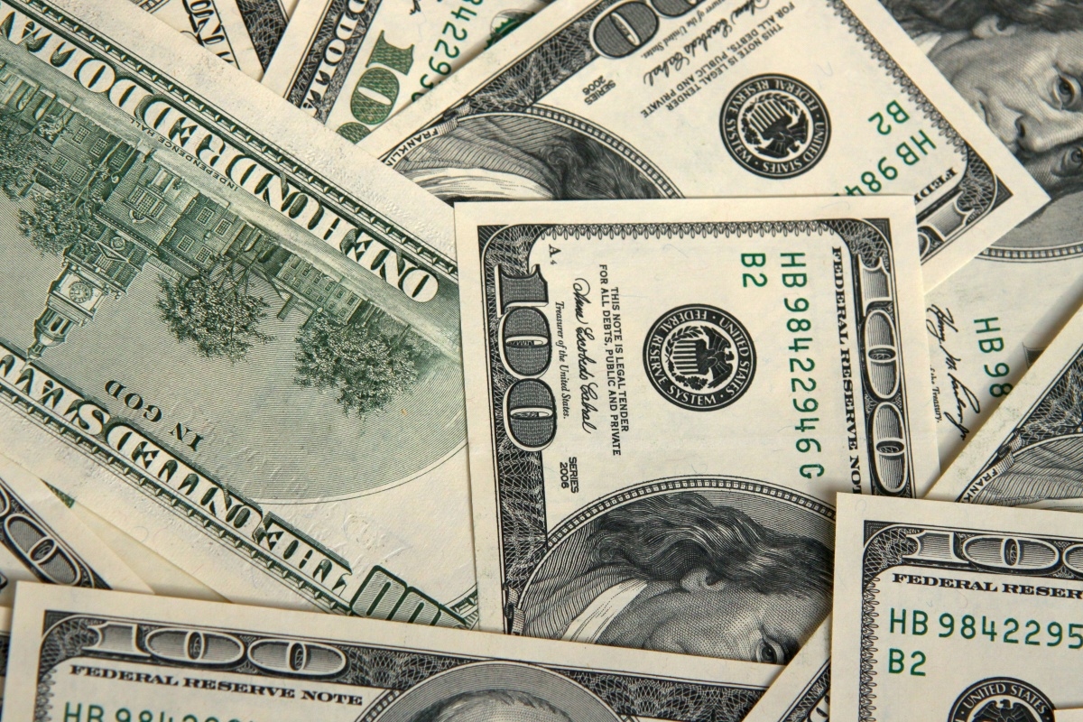 Preço do dólar hoje, segunda-feira, 12 de maio de 2025