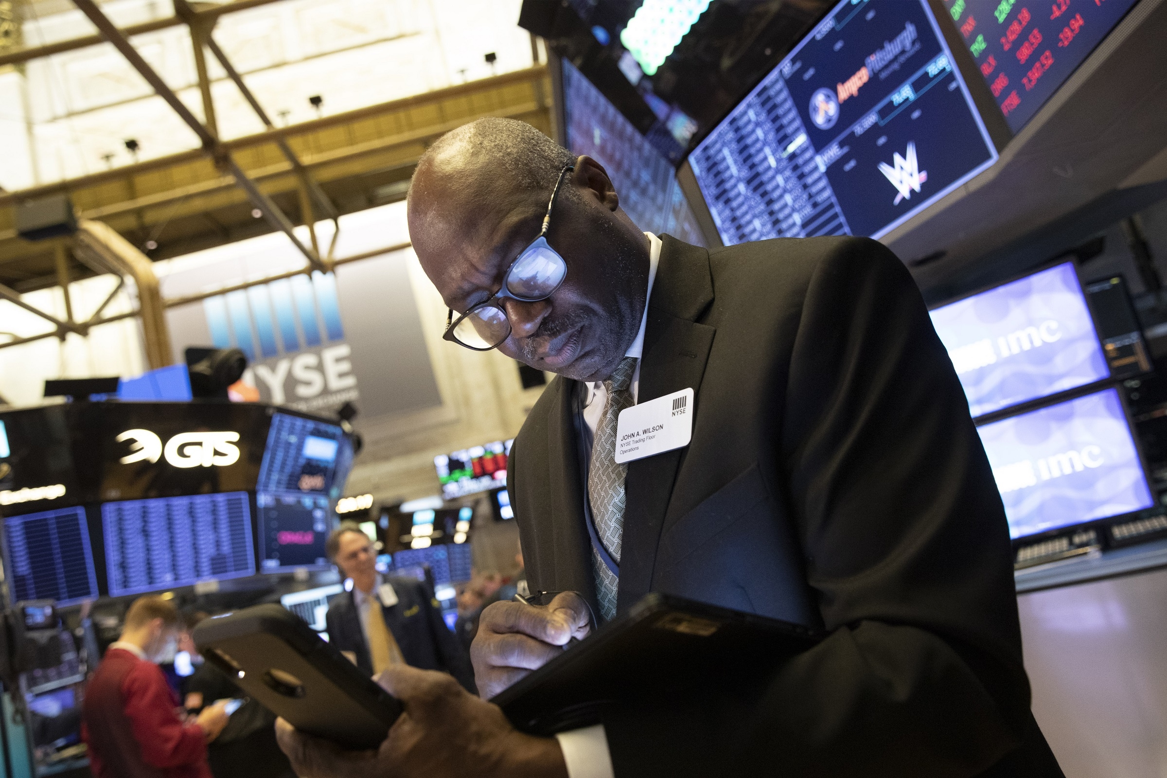 Trump'ın gümrük vergileri ve artan işsizlik nedeniyle Wall Street zararla açıldı