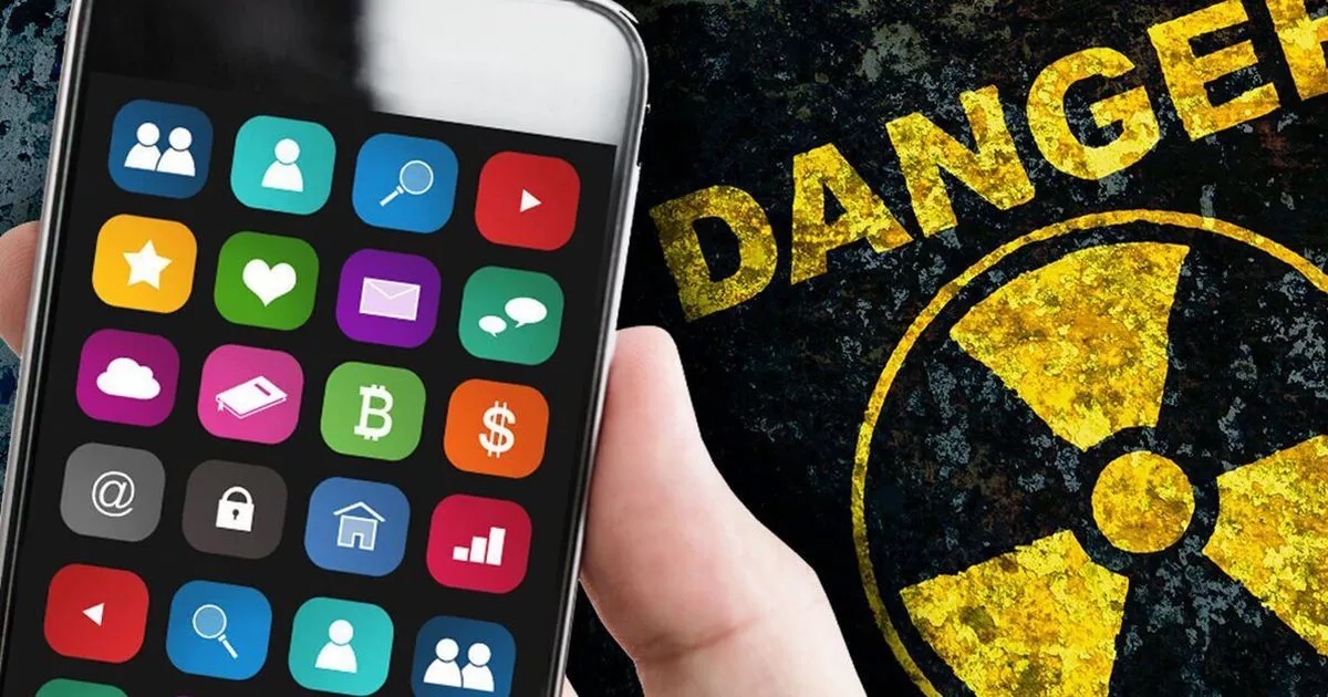 UK Android and iPhone users put on red alert - you must 'stop' using these popular apps