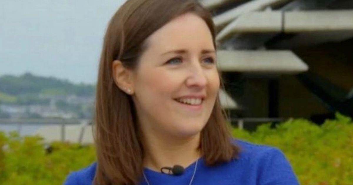 Antiques Roadshow fans 'emotional' as BBC star shares update after terminal cancer diagnosis
