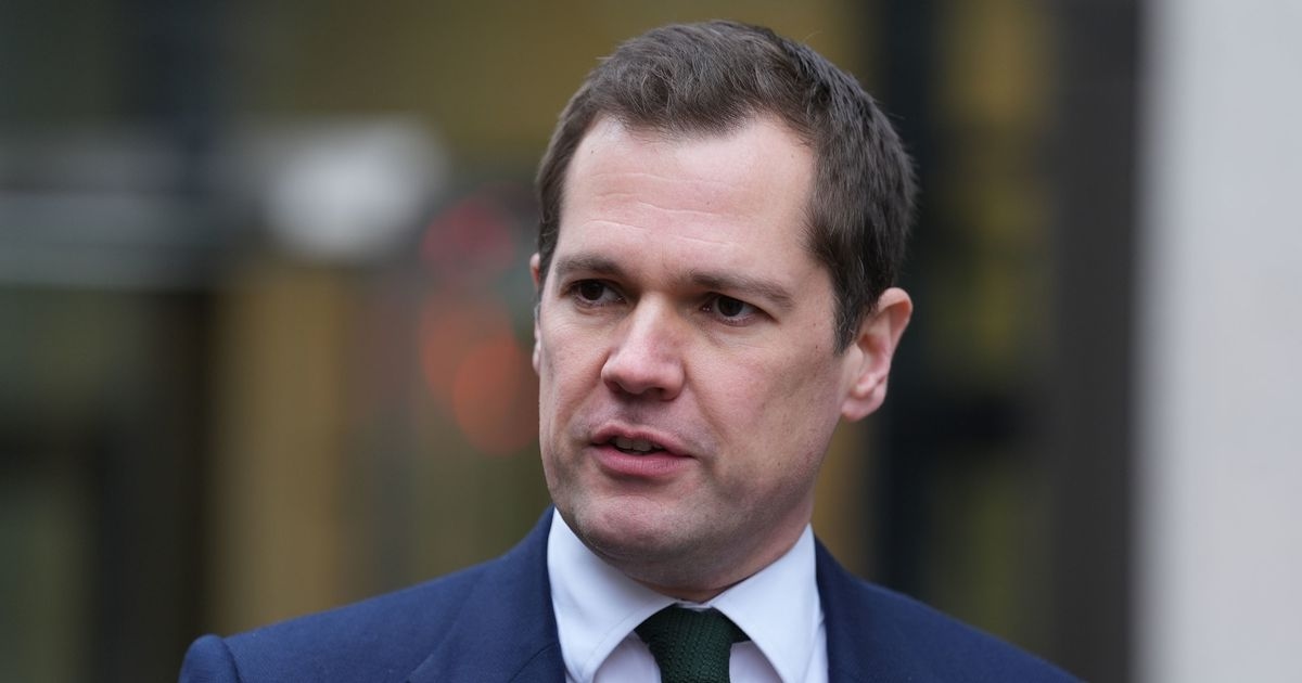 BRIAN READE: 'Robert Jenrick se está convirtiendo en Farage; sus publicaciones descaradas son peligrosas'