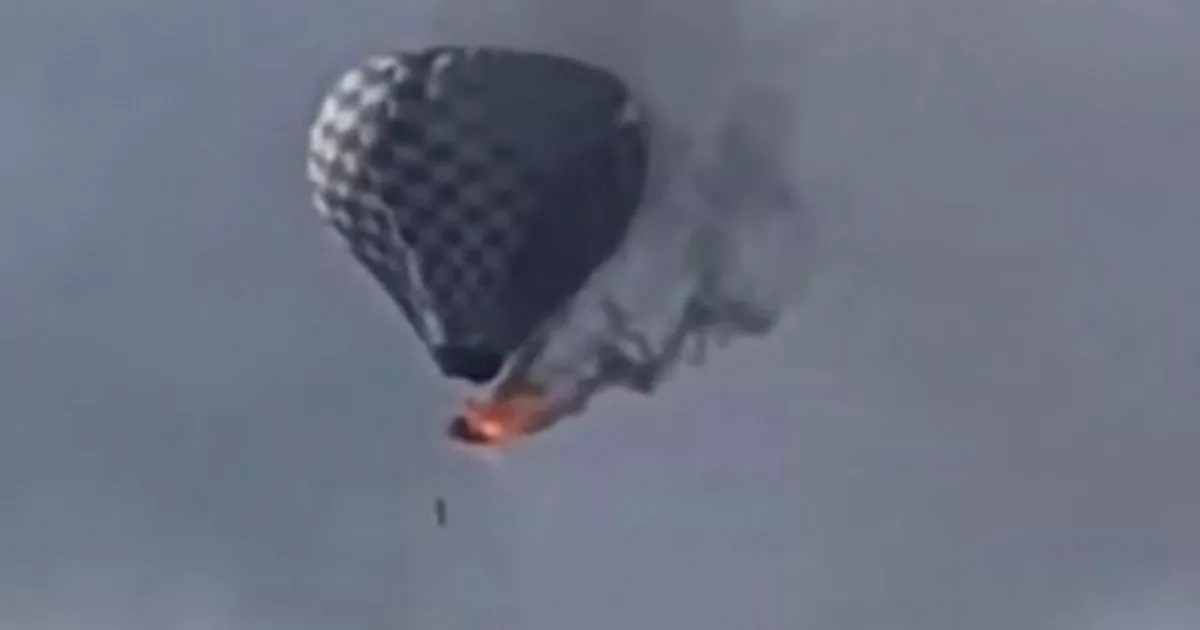 Schokkende beelden leggen moment vast waarop man uit luchtballon valt