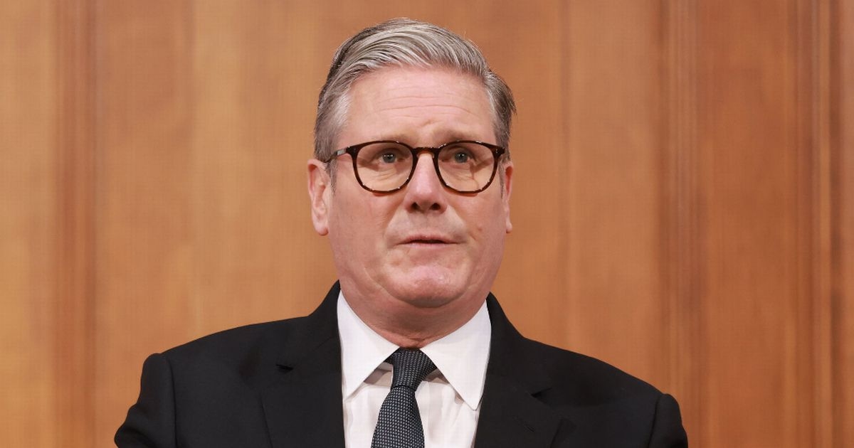 BRIAN READE: «Gran Bretaña es un desastre financiero: debemos pagar más impuestos para corregir los errores conservadores»