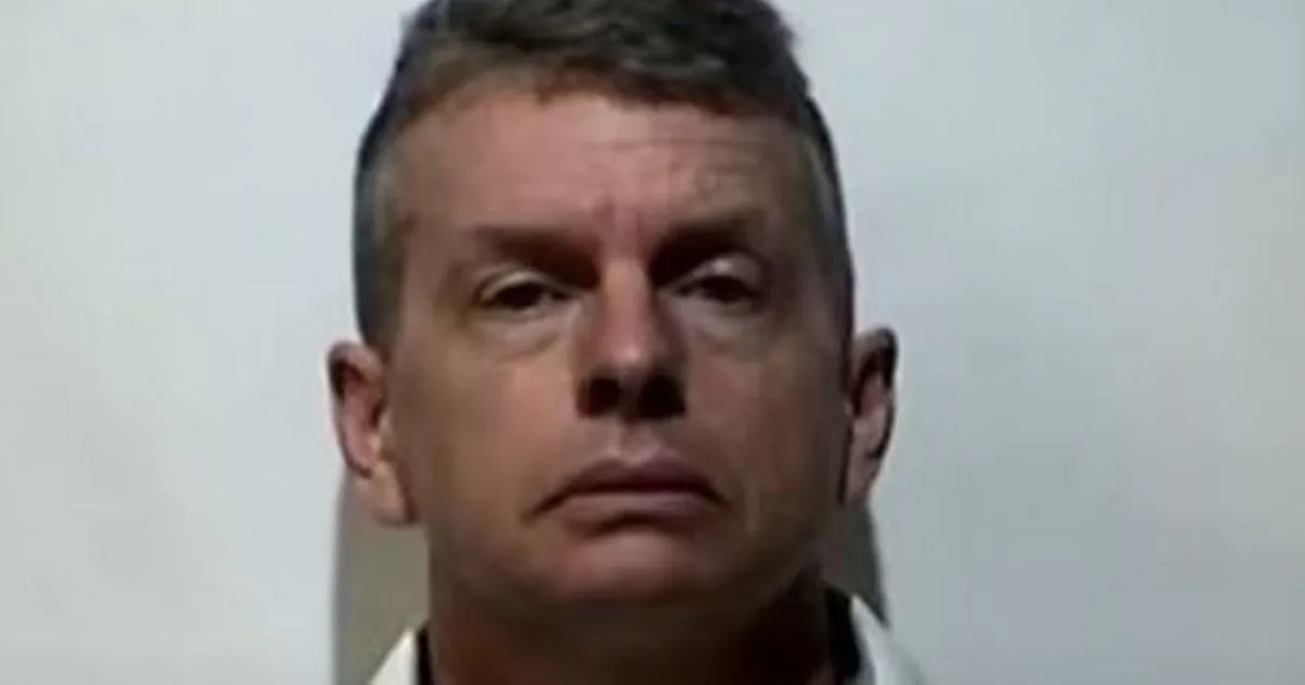 O alarme do assassino triplo disparou à 1h10, pois ele tinha um trabalho horrível a fazer