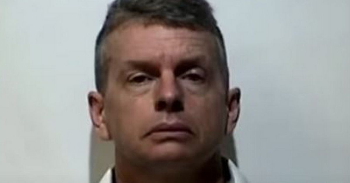 O alarme do assassino triplo disparou à 1h10, pois ele tinha um trabalho horrível a fazer