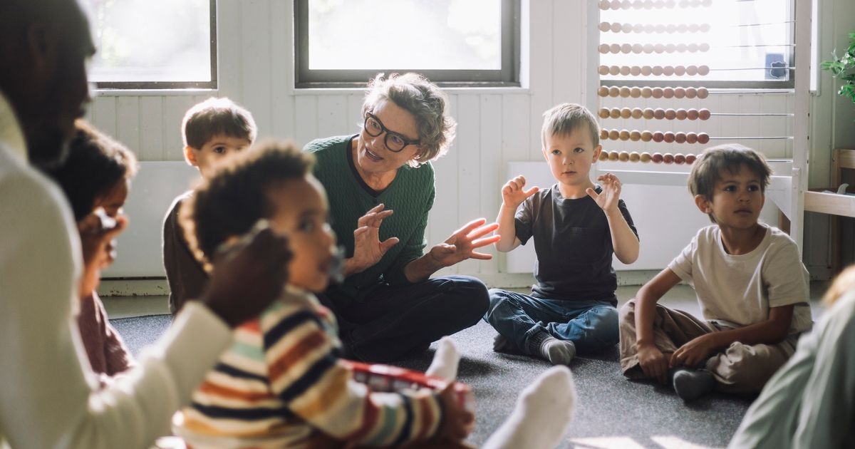 Los padres pueden ahorrar hasta £2.700 con un simple cambio de cuidado infantil este verano