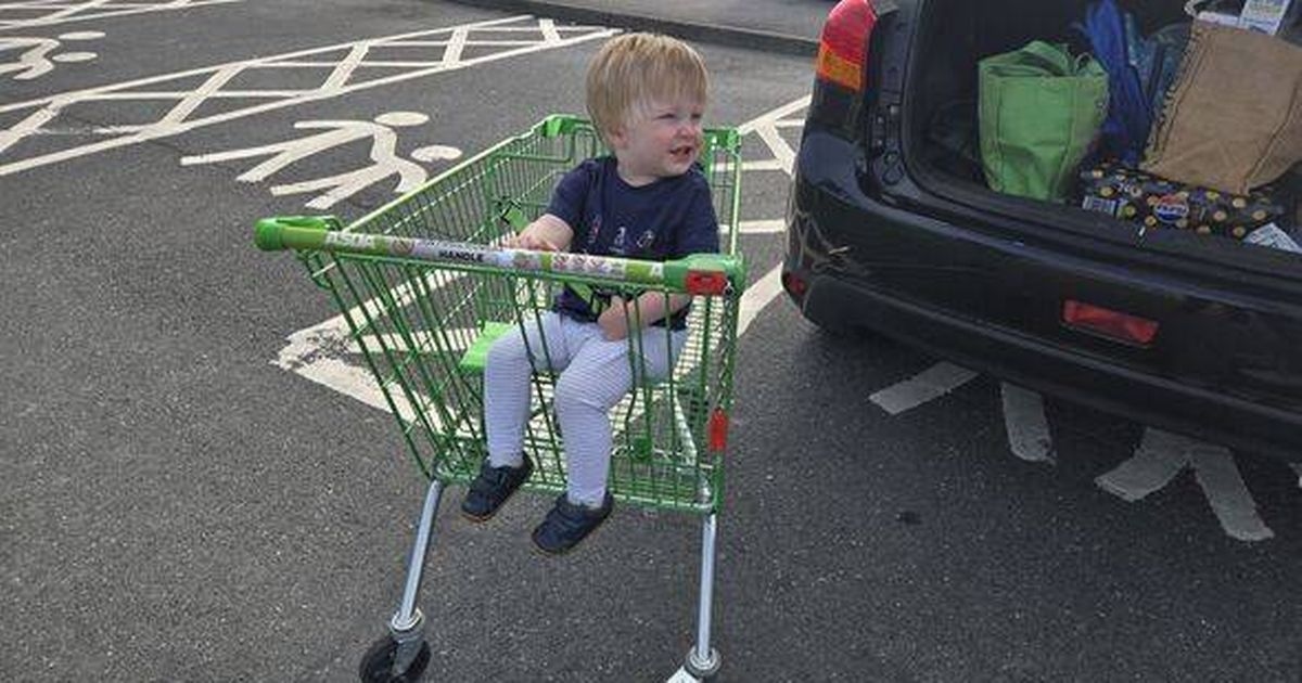 Asda-klant vindt 'geheime knop' op winkelwagentje die supermarktbezoek veel gemakkelijker maakt