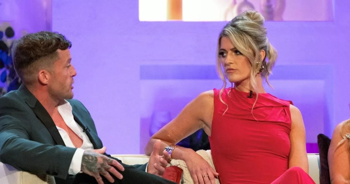 A estrela de Love Is Blind, Ashleigh, diz que 'as coisas ficaram geladas' ao revelar quando Billy 'foi embora'