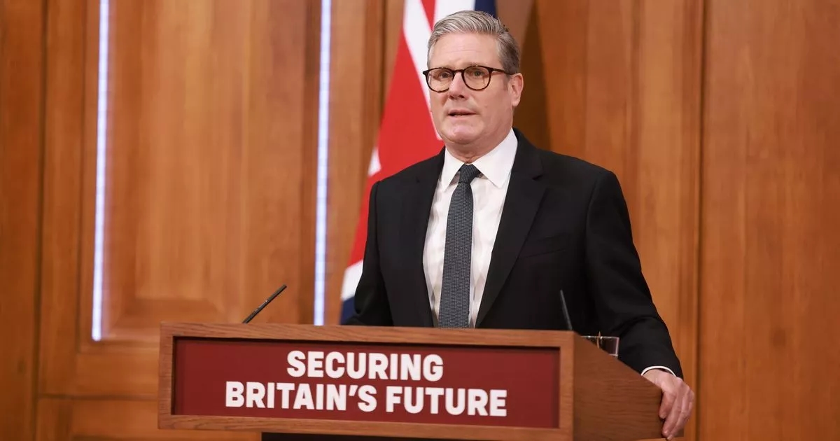 Keir Starmer CANLI: Başbakan, büyük basın toplantısında İngiltere'nin 'yabancıların adası olma' riskiyle karşı karşıya olduğu konusunda uyardı