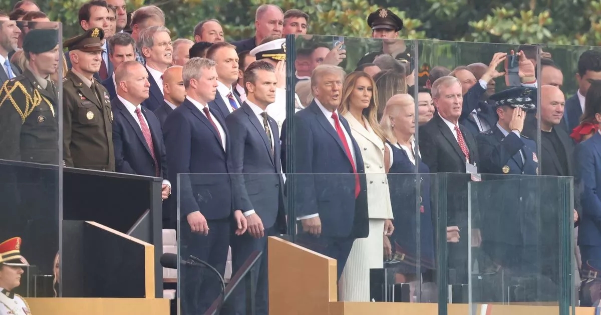 MIKEY SMITH: Fui ao desfile de tanques de aniversário de Donald Trump e fiquei convencido de que ele já pensa que é um rei