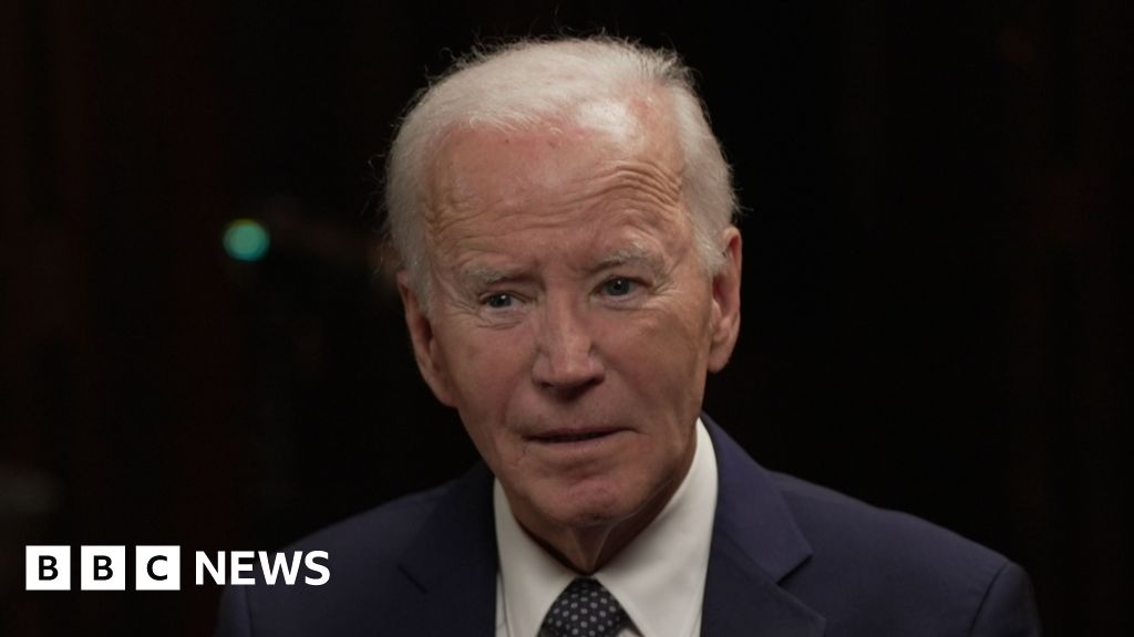 Байден заявил BBC, что Трамп пытается умиротворить Путина, оказывая давление на Украину