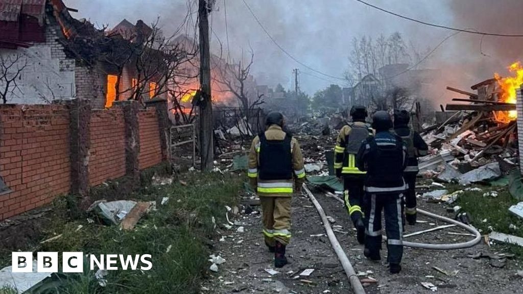 Gli attacchi russi uccidono otto persone in tutta l'Ucraina, affermano i funzionari