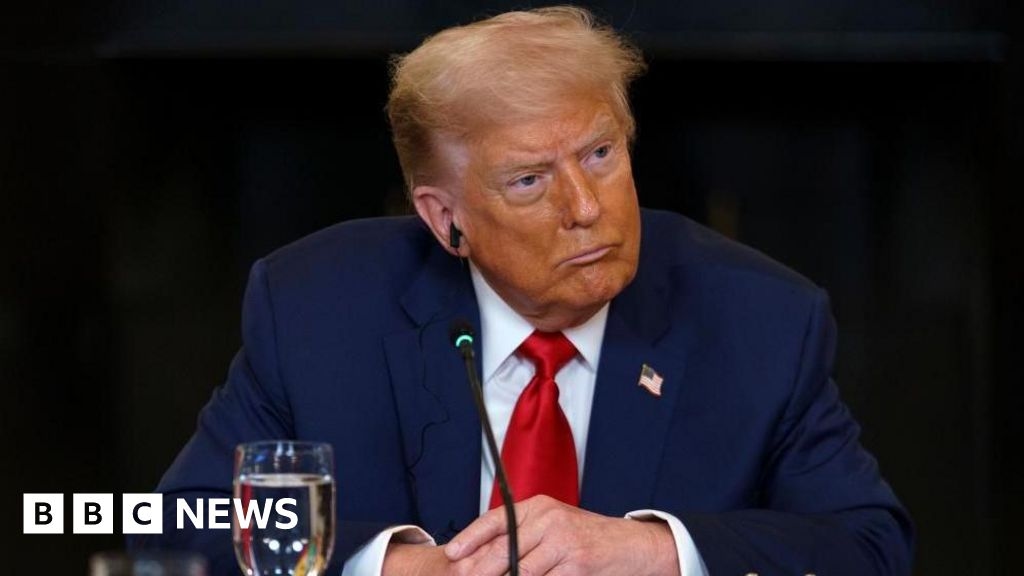 Trump amenaza con aranceles del 35% a productos canadienses