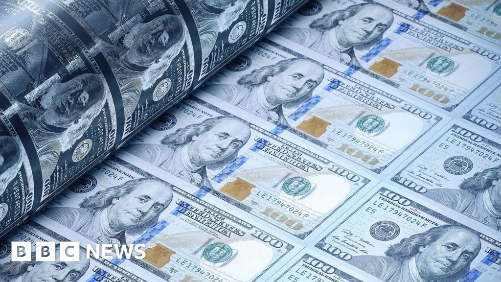 EUA perdem última classificação de crédito perfeita em meio ao aumento da dívida