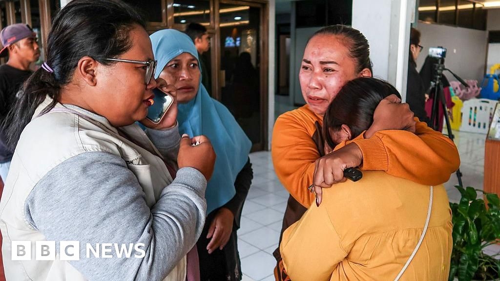 Cuatro muertos y decenas de desaparecidos tras el naufragio de un ferry frente a Bali