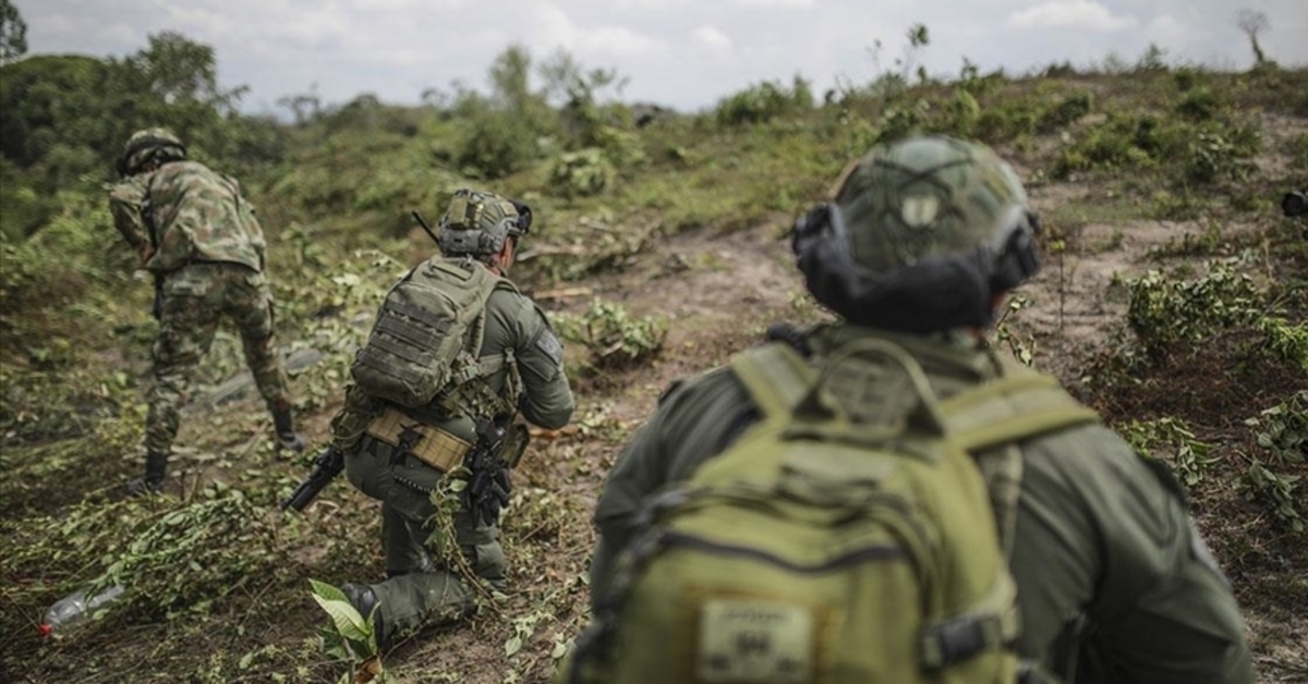 Vehículo militar se precipita a acantilado en Colombia: 9 muertos y 20 heridos