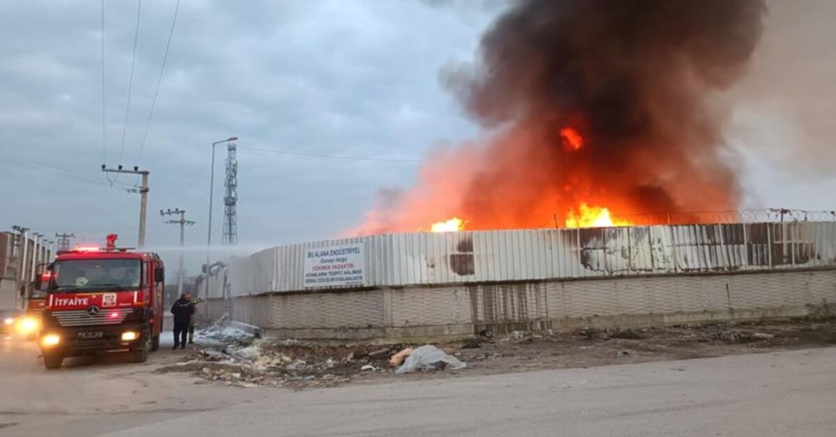 Incendio in un centro di raccolta rifiuti