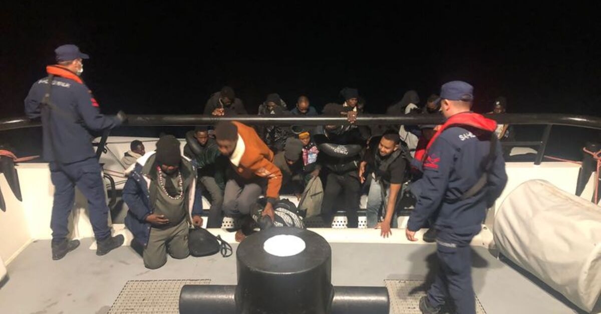 28 illegale immigranten opgepakt voor de kust van Izmir